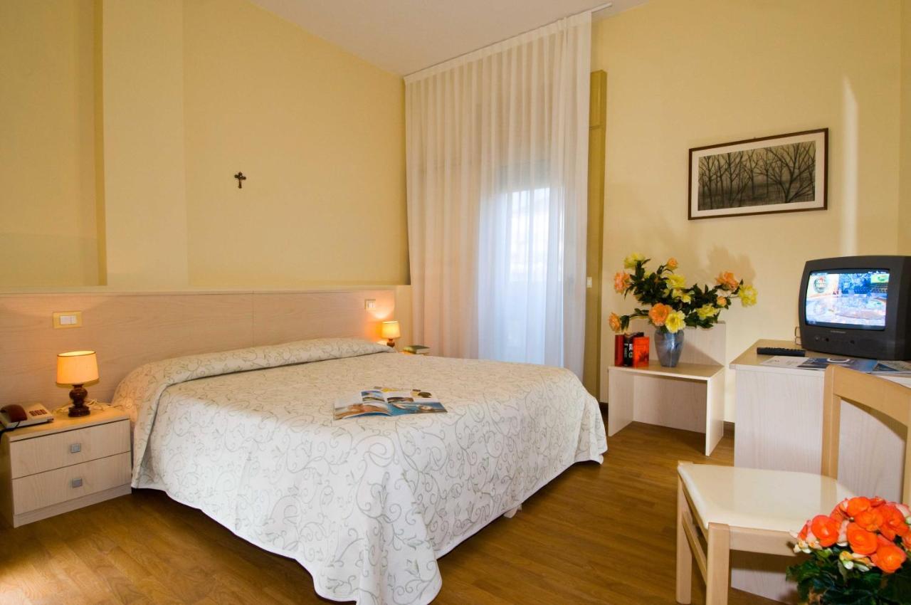 2_Hotel la Risorta camera 1.jpg